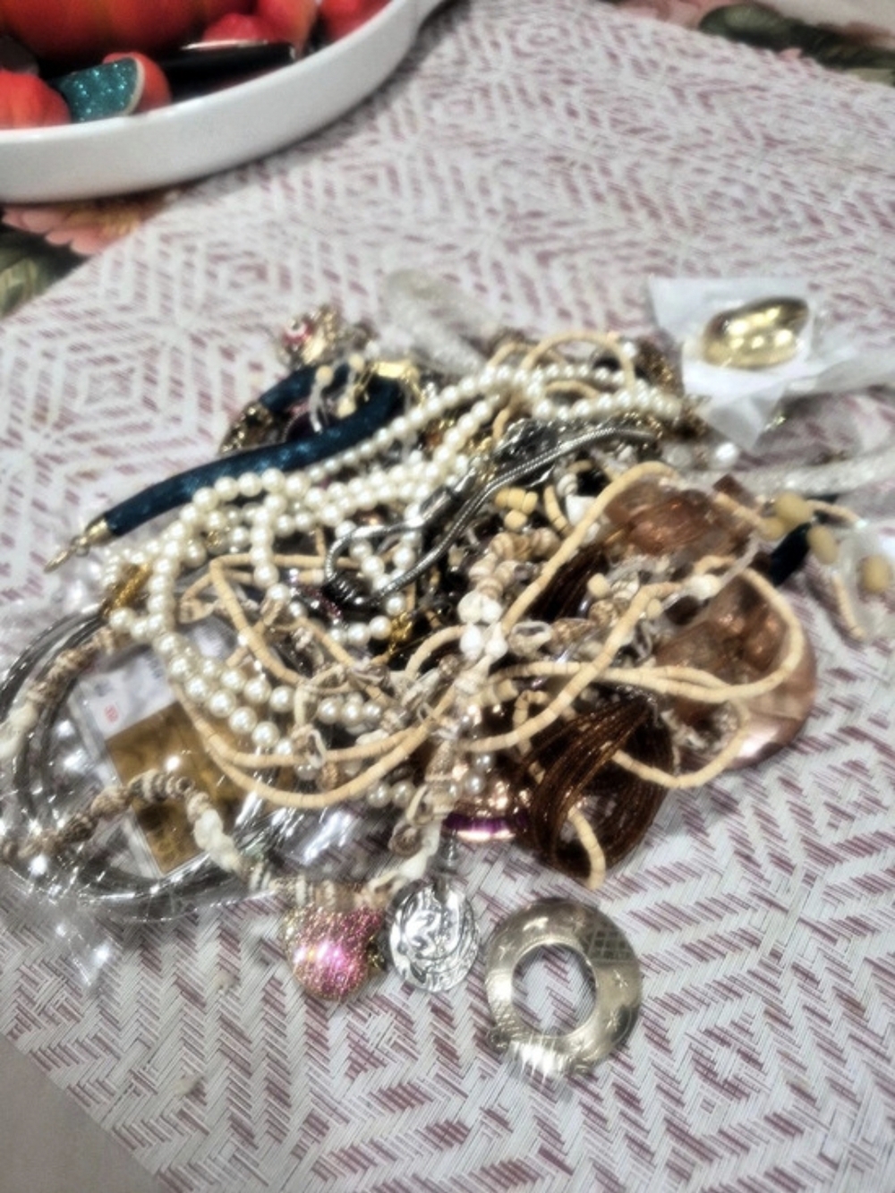 Assorted Jewelry Lot in Gold & White